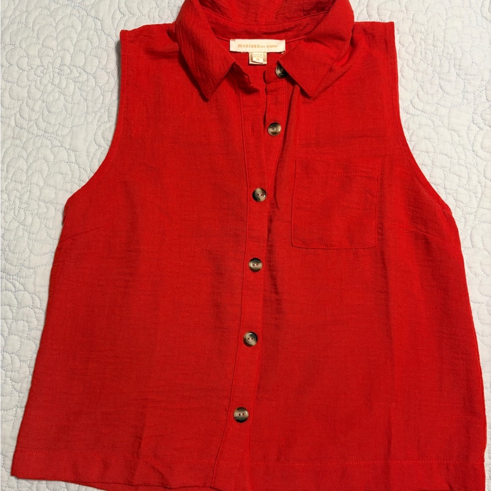 Monterey Bay Sleeveless Button-Down Top in Bright Red